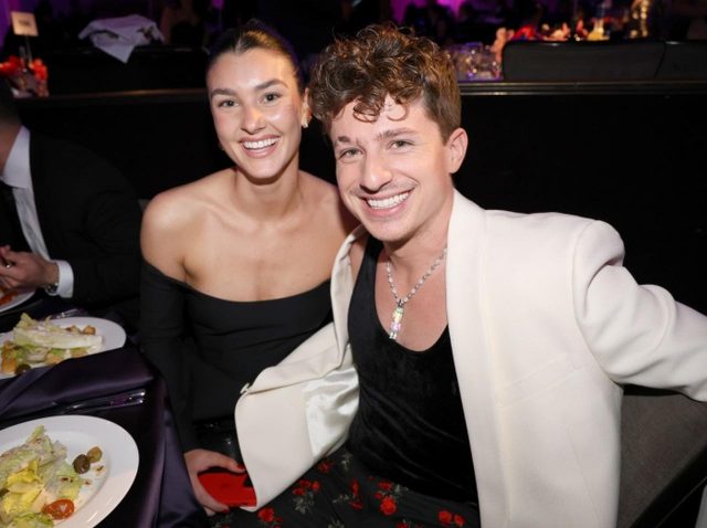 チャーリー・プースが一般女性との婚約を発表！お相手のブルック・サンソンって？