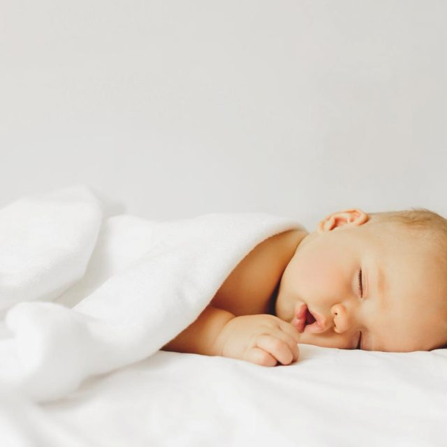 快眠するための『室内温度』は何度が理想？ “年齢による差”を最新の研究が明かす