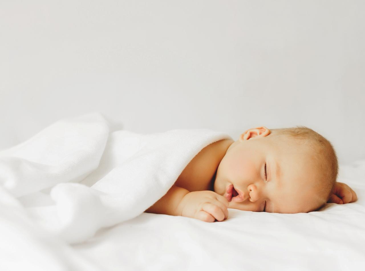 快眠するための『室内温度』は何度が理想? “年齢による差”を最新の研究が明かす