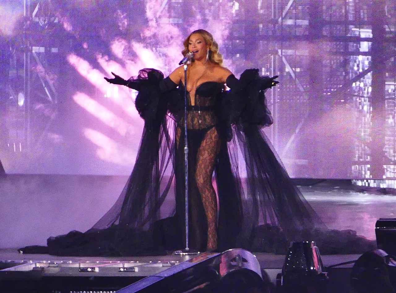 【写真アリ】これはまずい！ ビヨンセ公演で『絶対に写っちゃいけないもの』を激写