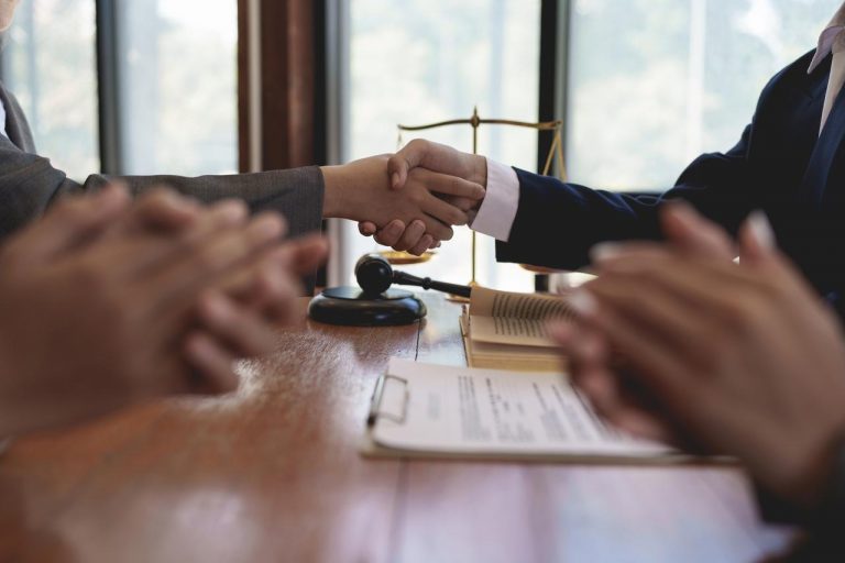 裁判で勝利した弁護団が『史上最高額の報酬』を要求→“時給”が宇宙レベル