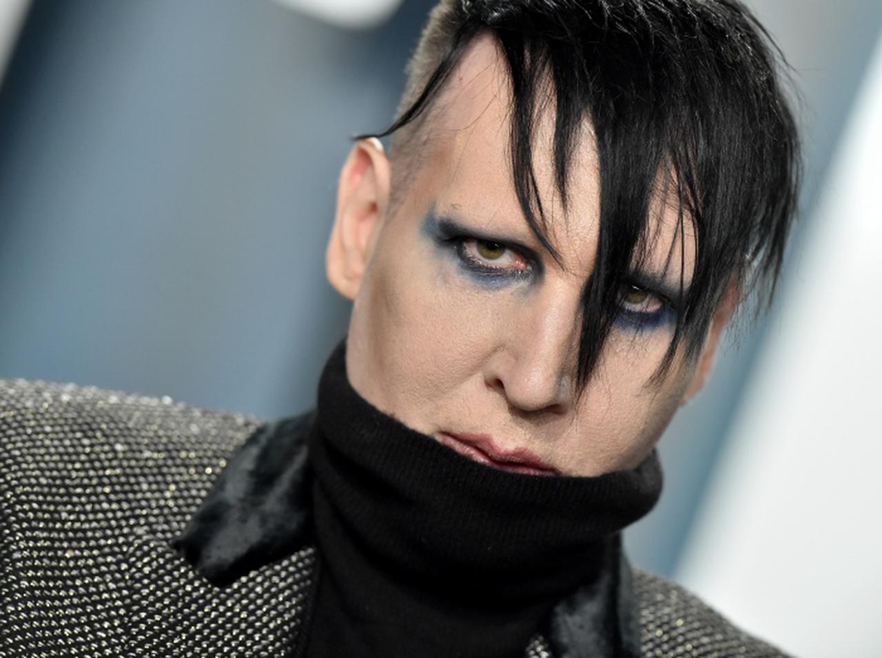 マリリン・マンソン、女性に鼻水を吹きかけた罰で地域奉仕活動を命じられる