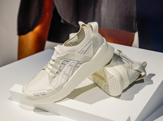 アシックス、CO2排出量が「世界最少」のスニーカーを発売