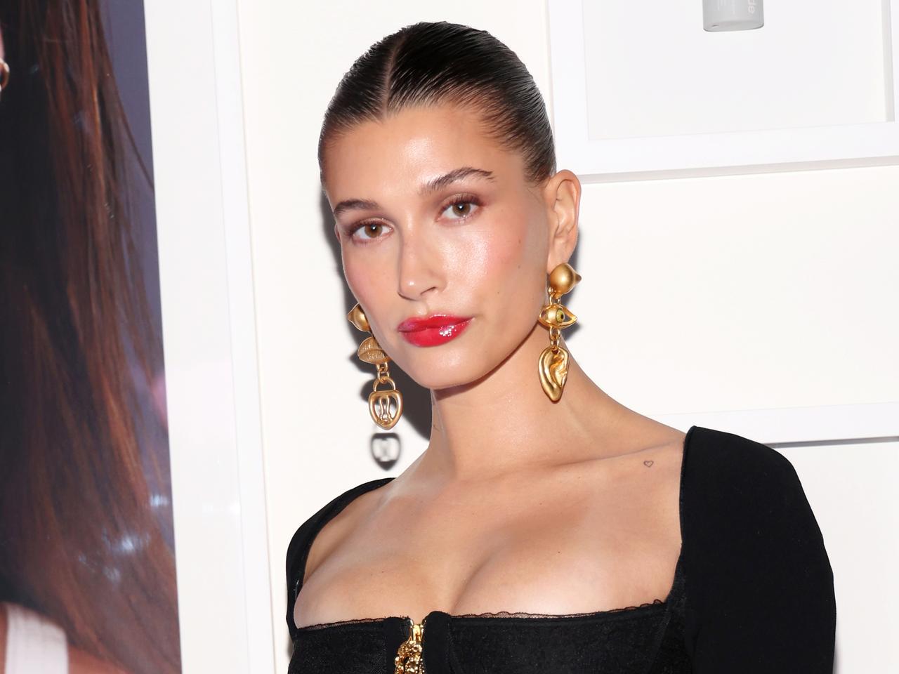 ヘイリー・ビーバー、韓国で大人気の美顔器「メディキューブ」を愛用