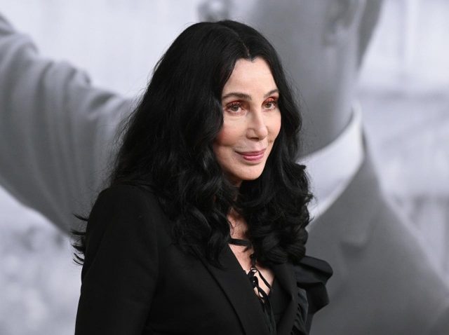 4人の男を雇って息子を誘拐した疑惑について大物歌手がついに口を開く