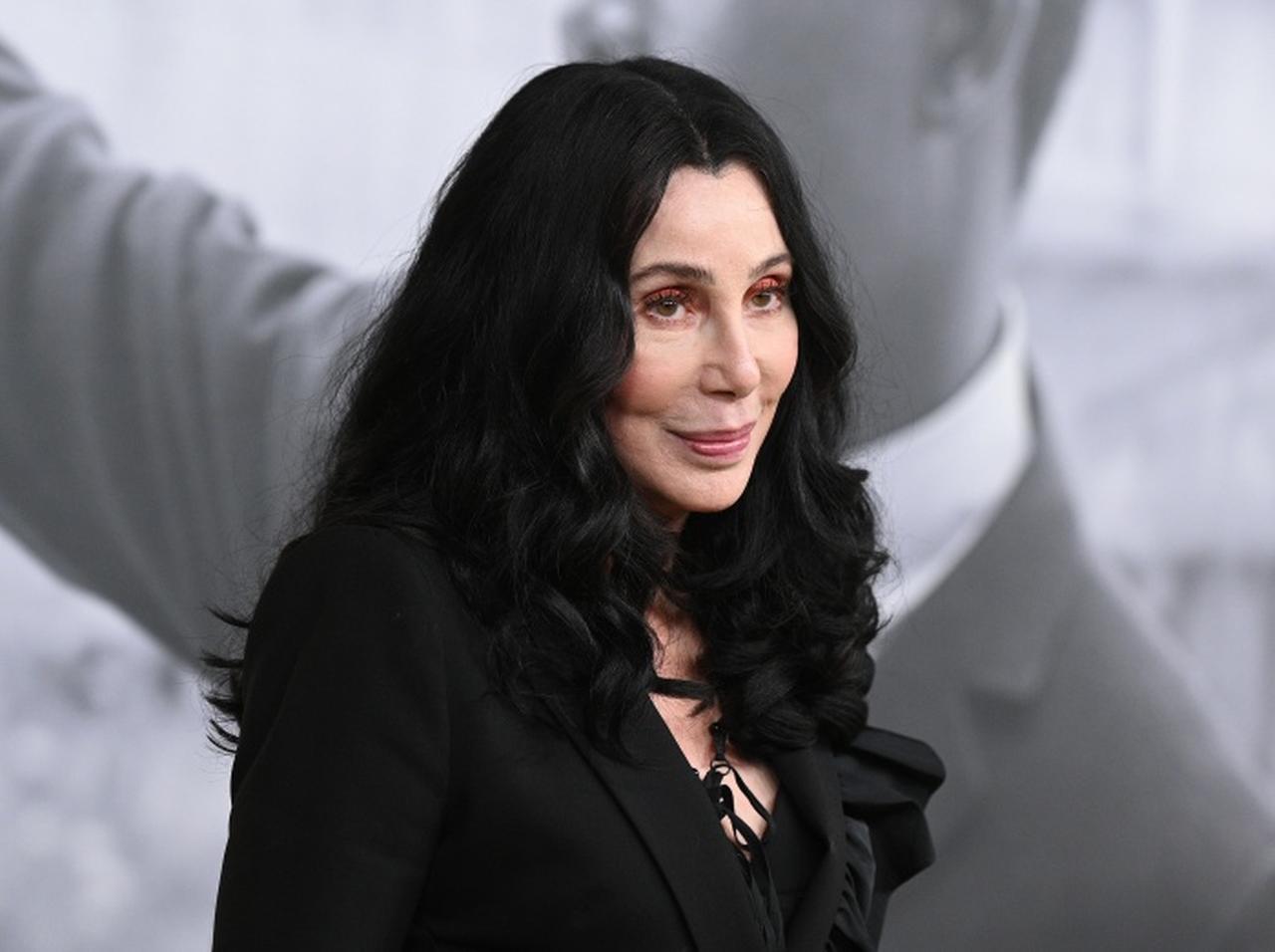 4人の男を雇って息子を誘拐した疑惑について大物歌手がついに口を開く