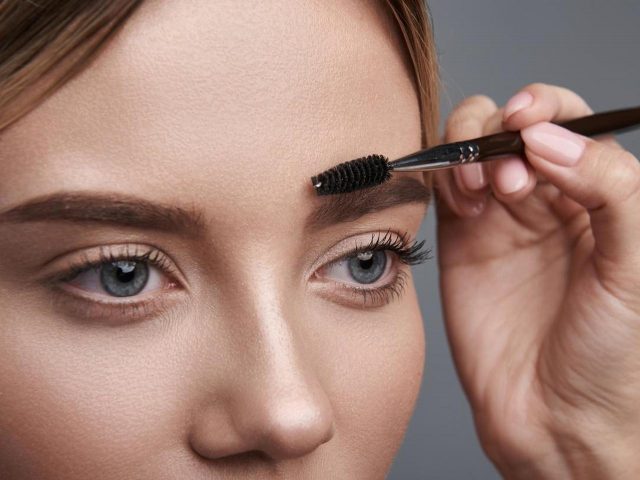 若々しい印象に！ナチュラルな“ふさふさ眉”に見せるテクニック