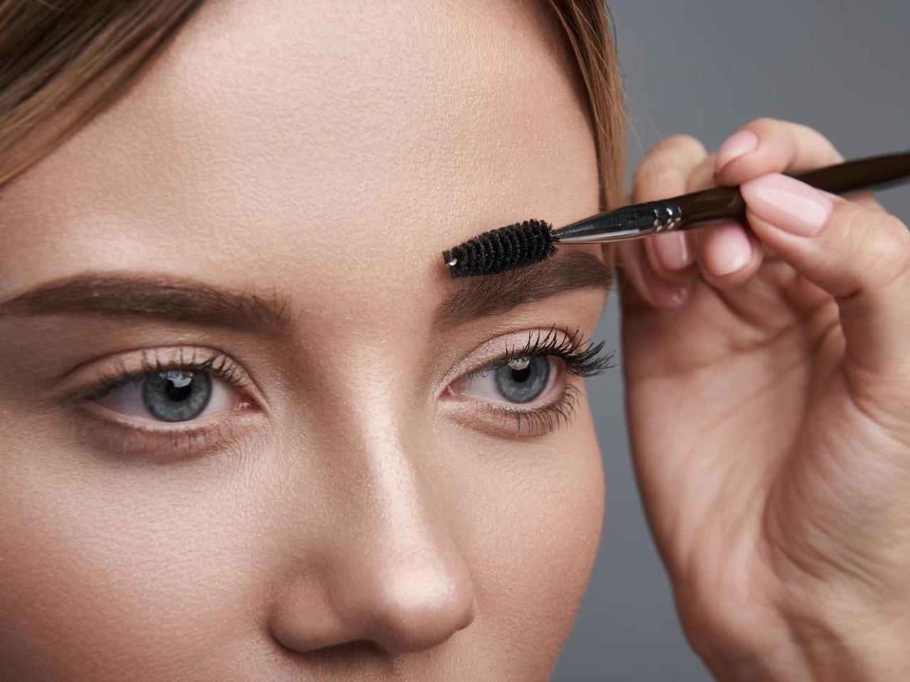 若々しい印象に！ナチュラルな“ふさふさ眉”に見せるテクニック