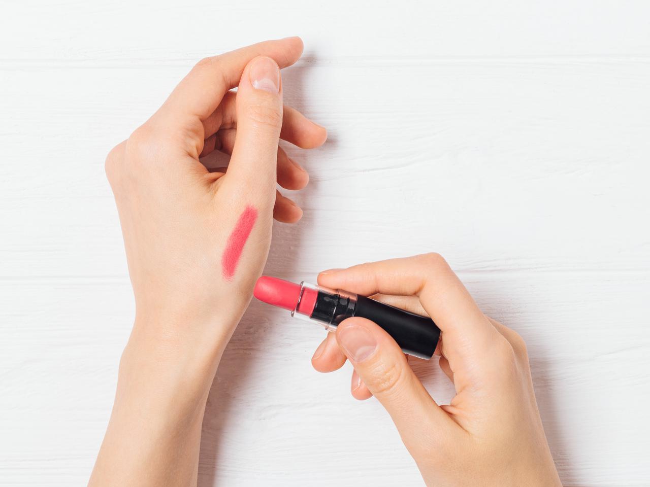 リップをチークとして活用するときのコツと注意点