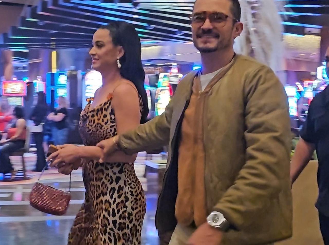 友達セレブを発見→ダッシュで抱きつきハグ！オーランド・ブルームが可愛すぎる