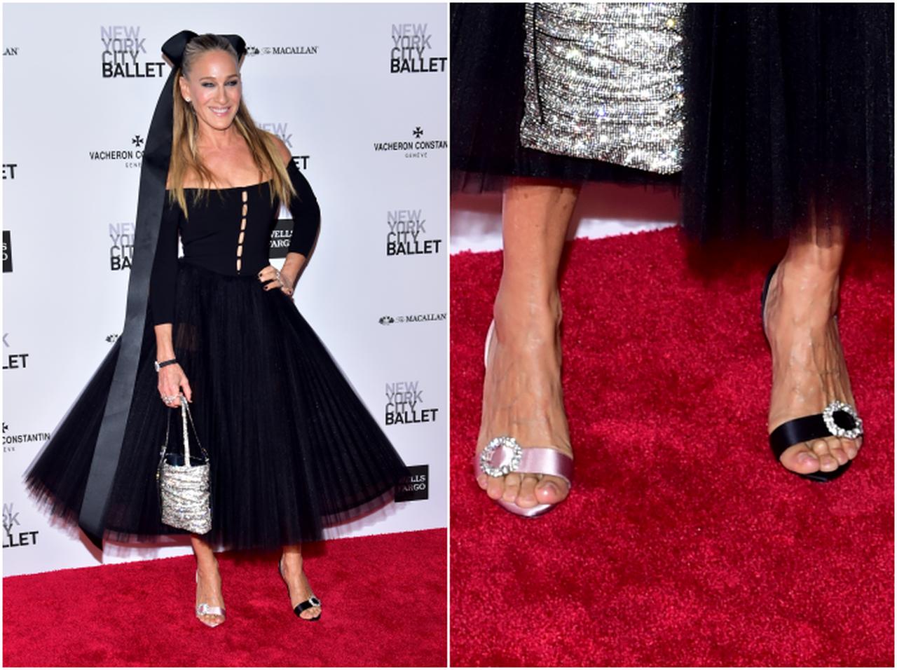 間違えて履いている?左右のカラーが違う、サラ・ジェシカ・パーカーのパンプスが注目の的