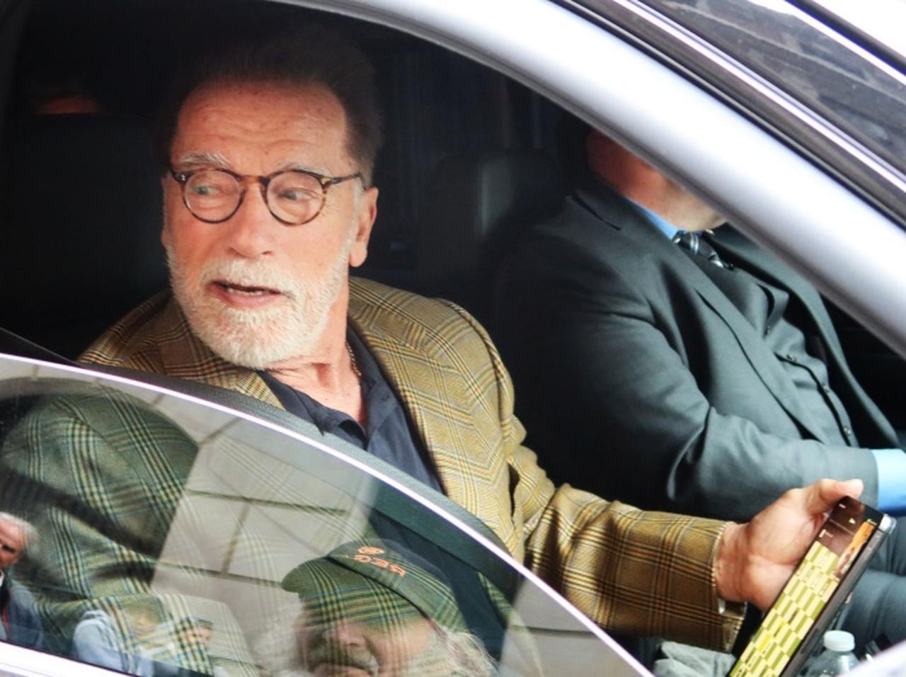 シュワちゃんがスマホでやっていた「ゲーム」がイメージどおり