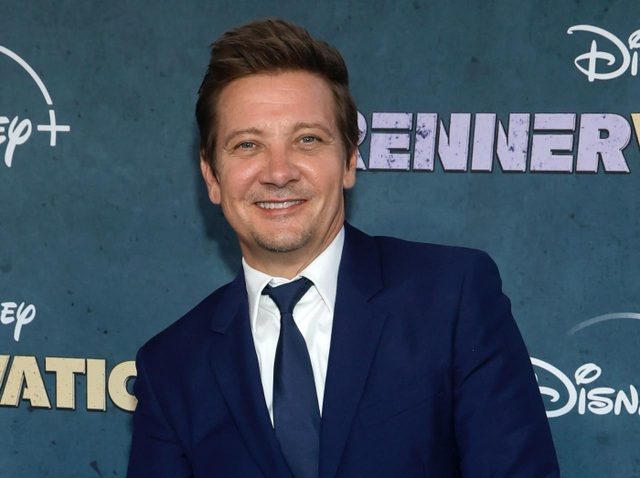 重傷負った大事故からの回復を『作品』に、驚異的に回復中のジェレミー・レナーが発表