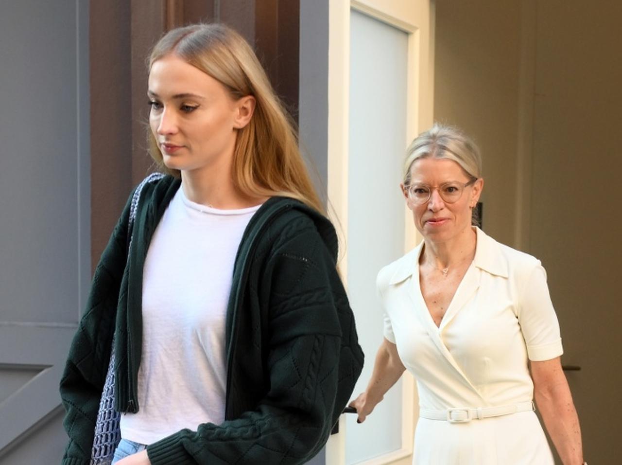 離婚を申請したジョー・ジョナスとソフィー・ターナーが親権問題と今後の子育てについて話し合う