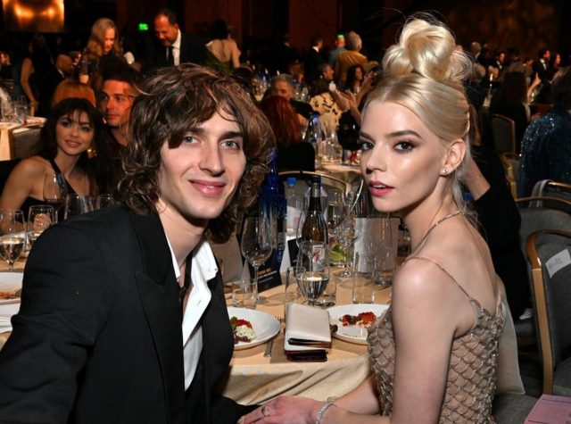 アニャ・テイラー＝ジョイが結婚！伊で行なわれた挙式で着用したドレスは？