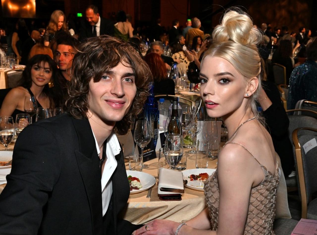 アニャ・テイラー=ジョイが結婚!伊で行なわれた挙式で着用したドレスは?