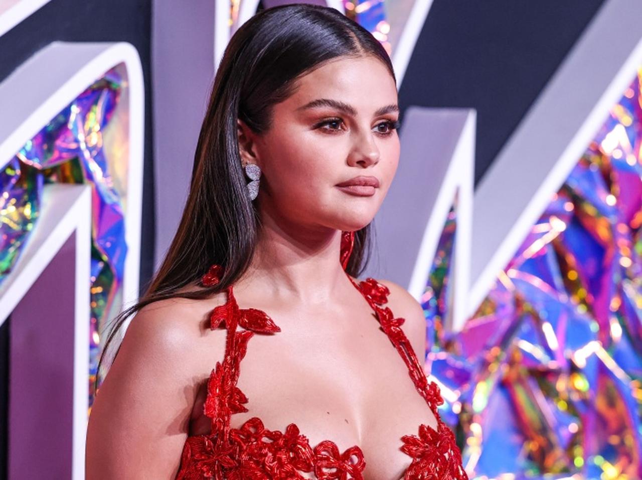 セレーナ・ゴメス、世界に蔓延する「恐怖、憎しみ、暴力、恐ろしい出来事」を理由にSNSを休止