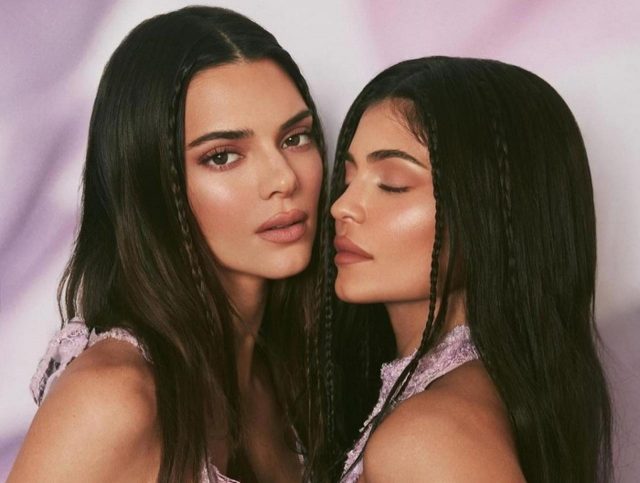 ケンダル・ジェンナー、妹カイリーの“トンデモ発言”に中指を立てる