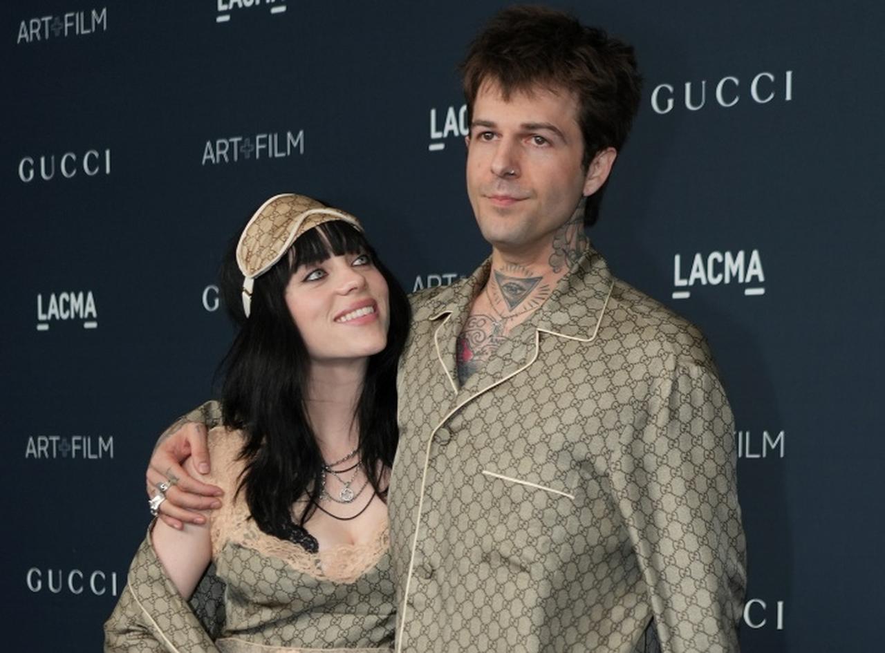 ビリー・アイリッシュ、元カレの元恋人と手を繋いでパーティー