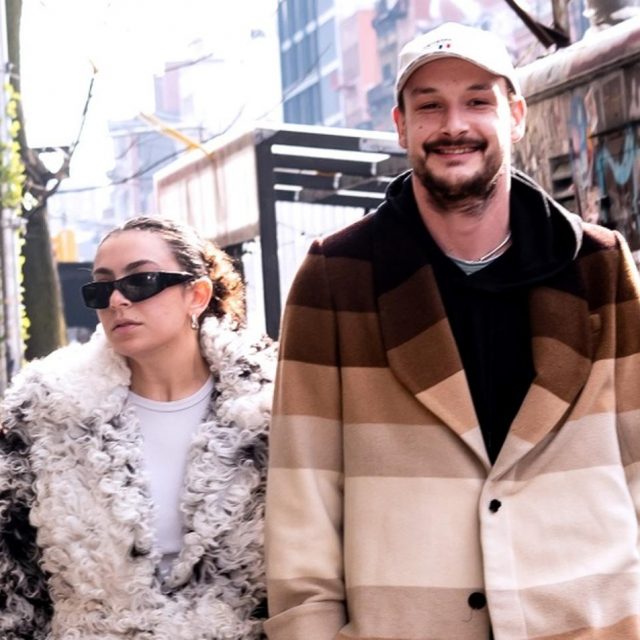来日時は南青山のデニーズでデートしていたチャーリーXCXとThe1975のドラマーが婚約