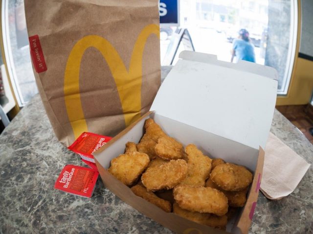 マクドナルドのナゲットを定期的に80〜100個購入する客、その「理由」に賛否