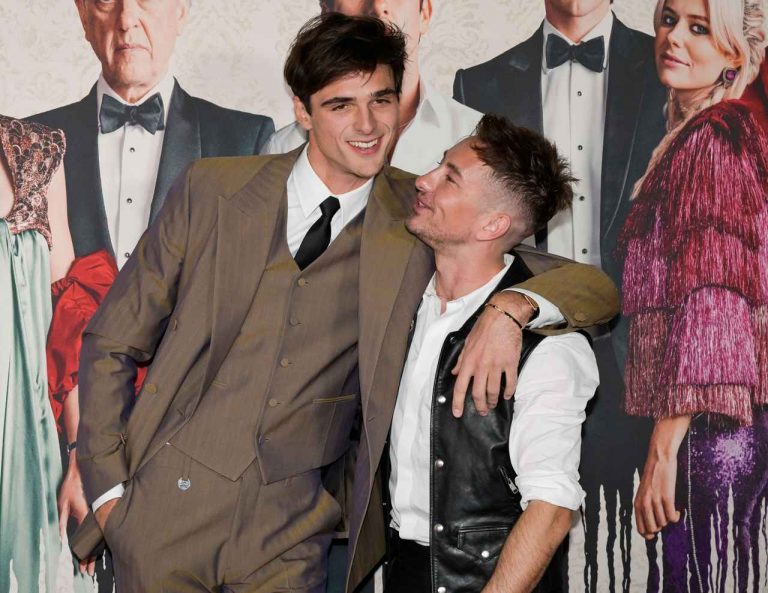 キス求めるラブラブぶり！バリー・コーガンとジェイコブ・エロルディがレカペでイチャイチャ