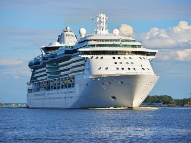 クルーズ船に持ち込んだ「おやつ」が原因で客が“永久追放”を言い渡される