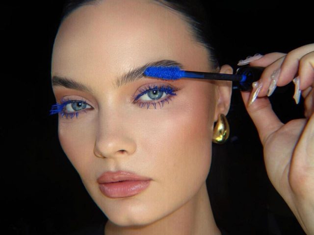 ブルーマスカラで洗練された目元に！映える塗り方とおすすめのアイテム