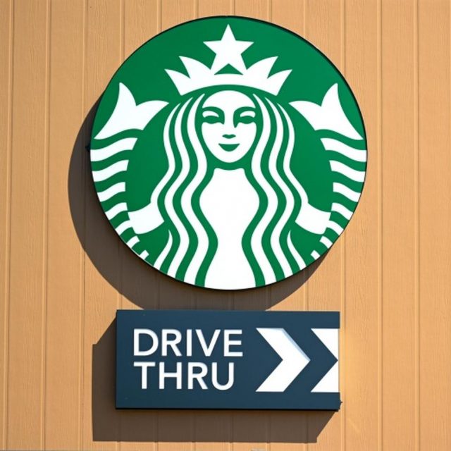 スターバックスで店員にサンドイッチを「半分に切って」とお願い→求めてた半分と違う…
