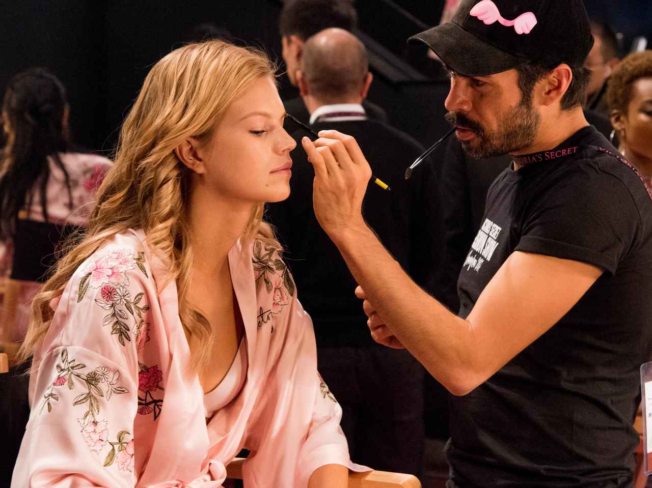 “ヴィクシーモデル風メイク”がTikTokで大人気！海外ガールがハマるワケ