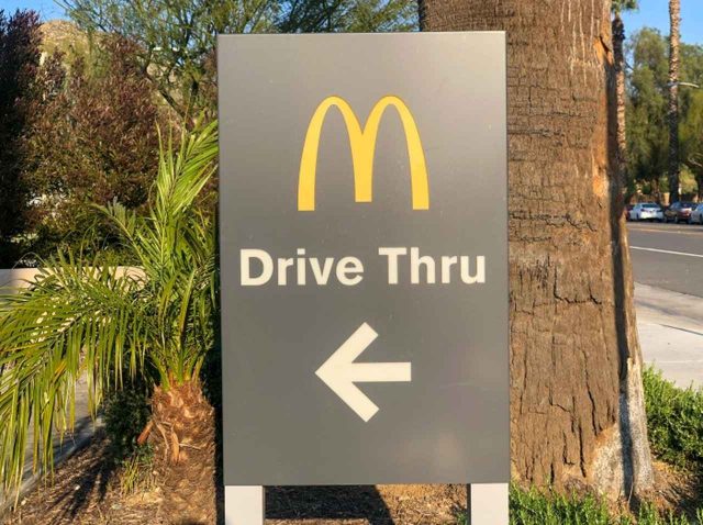 「ポテトをよこせ！」マクドナルドで腹を空かせた客が暴れる