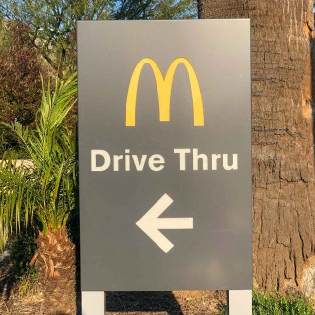 「ポテトをよこせ！」マクドナルドで腹を空かせた客が暴れる