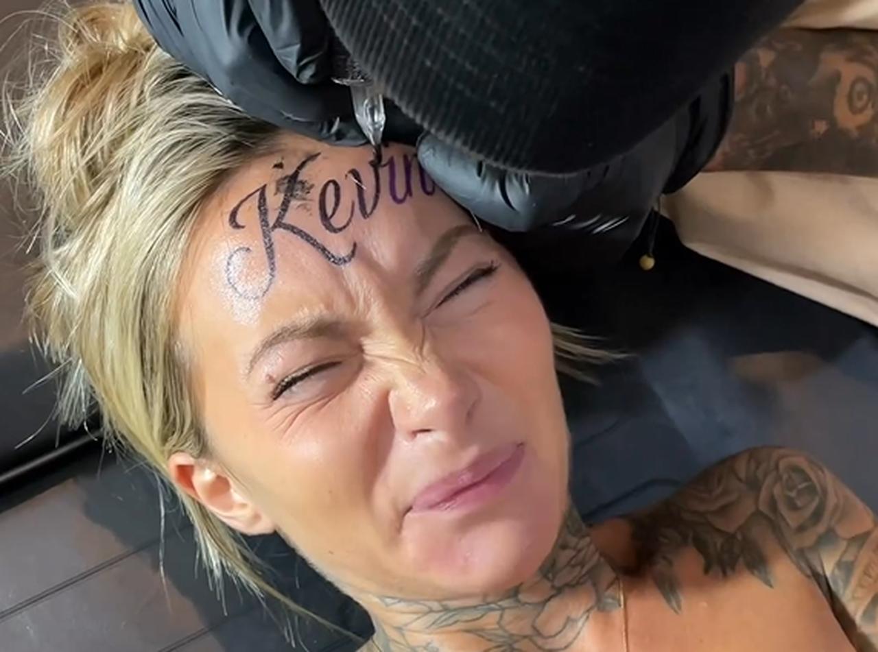 彼氏の名前を『顔面タトゥー』した女性「別れたらどうする」に驚きの反論