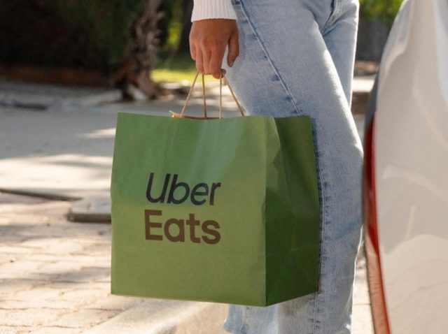 ウーバーイーツ泥棒「あっ、飲み物忘れた」→取りに戻る、防カメに映っていた“まさかの犯人”