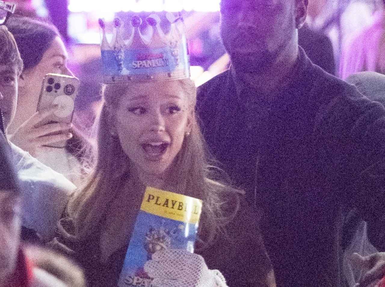 アリアナ・グランデ、新恋人が出演するミュージカルを見に行く【写真アリ】