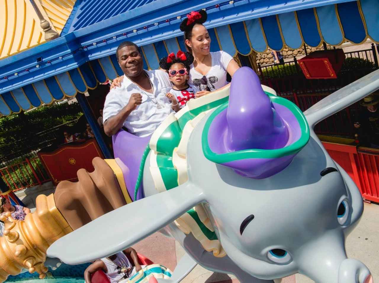 ディズニーランドのアトラクションに乗りながら「パソコン」を開くツワモノが現る