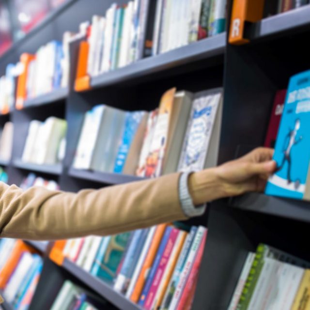 デビュー直前の新人作家→出版社が発売中止に→理由の闇が深かった【文学界スキャンダル】