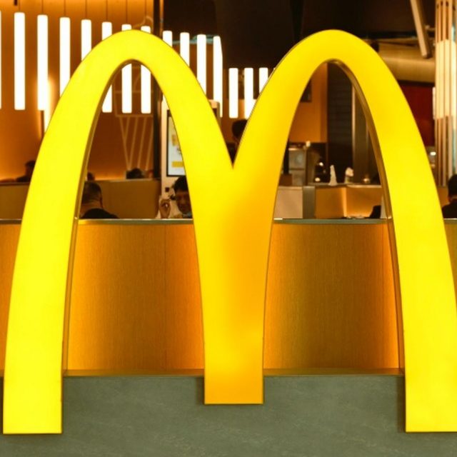 マクドナルドが全品無料で食べ放題!? ウォーレン・バフェットが持つ「ゴールドカード」とは