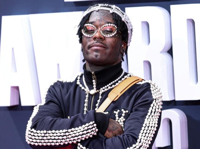 額に25億円のダイヤモンドを埋めたラッパー、ファンに『同じもの』をプレゼント