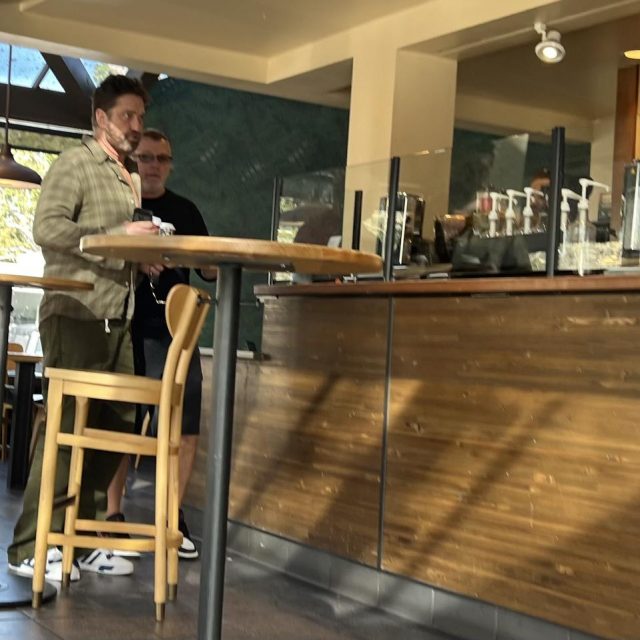 スターバックスに人気俳優！ オーダーしたのはやっぱり…