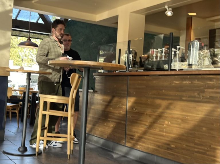 スターバックスに人気俳優！ オーダーしたのはやっぱり…