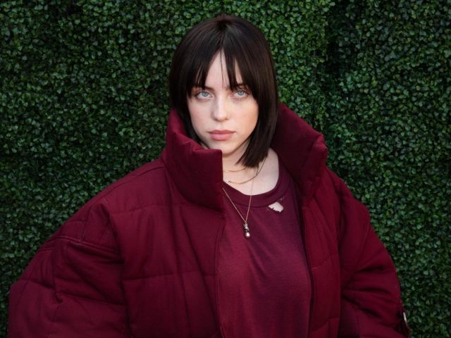 ビリー・アイリッシュ、下腹部からチラ見えした新しいタトゥーはどんなもの？
