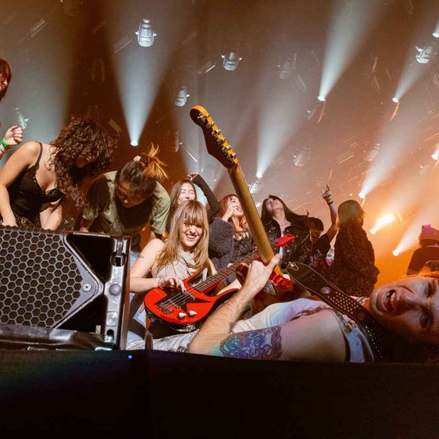 マネスキンが来日公演で示した日本のファンとの絆「ウィー・アー・クール・キッズ！」【ライブレポ】