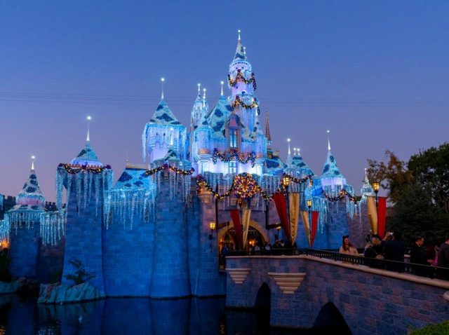 ディズニーランドの人気アトラクションで「夢をぶち壊したゲスト」に怒りの声