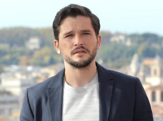 クリスマスの次の日が誕生日の人の宿命、キット・ハリントンが不満を漏らす