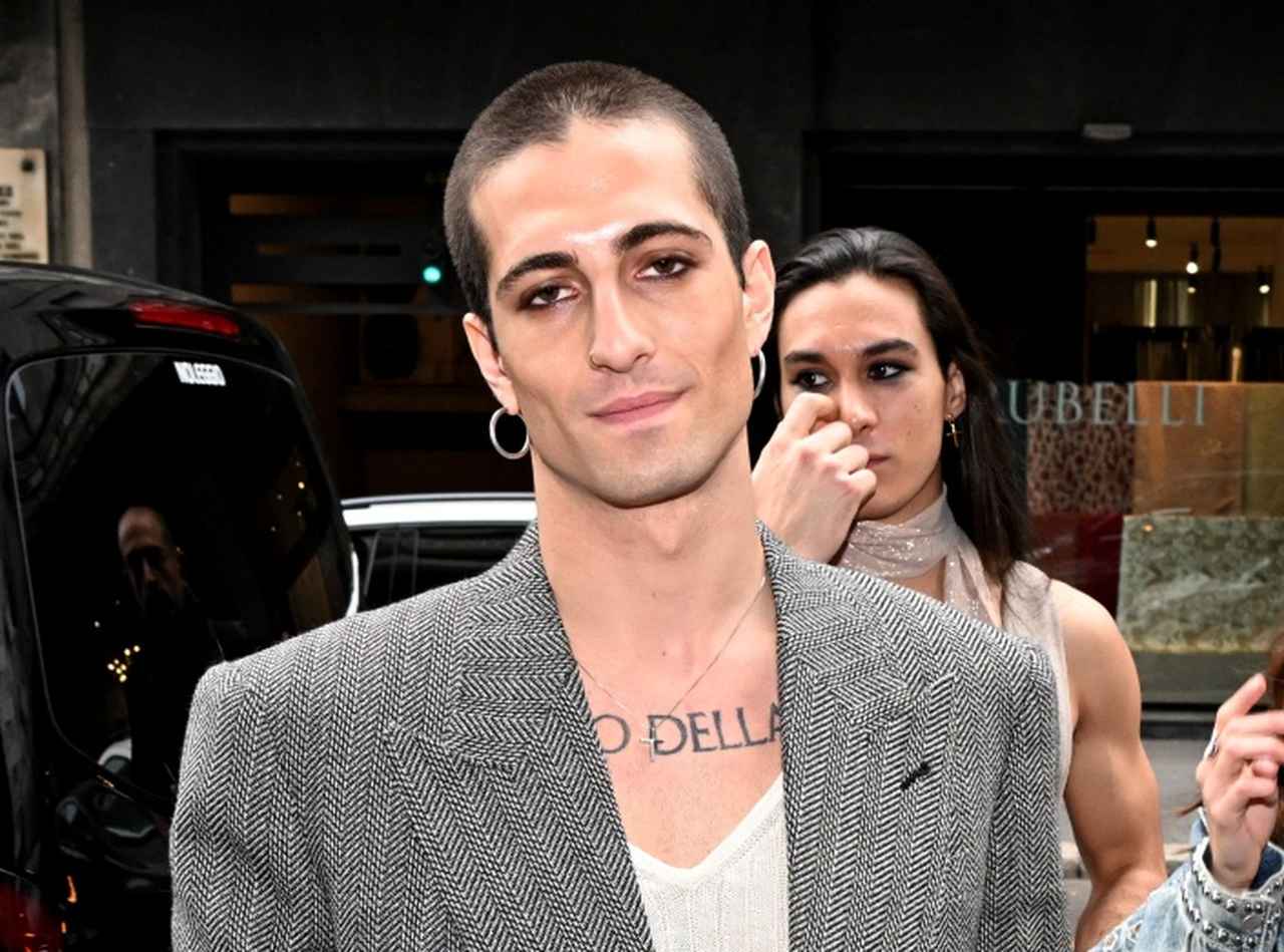 マネスキンのダミアーノ、再び日本で『巨大タトゥー』をゲット