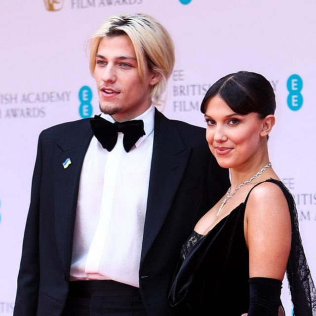 ミリー・ボビー・ブラウン、“義理の父”ボン・ジョヴィは結婚式では「歌わない」と明かす