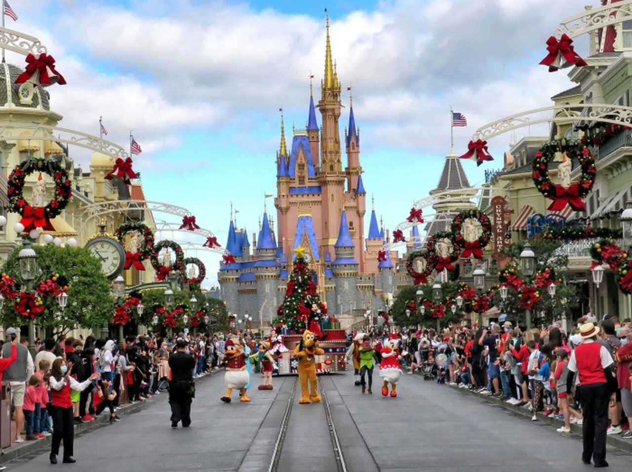 ディズニーランドに子どもたちを連れて行くために1年で『2,000万円以上』、子だくさんパパが嘆く