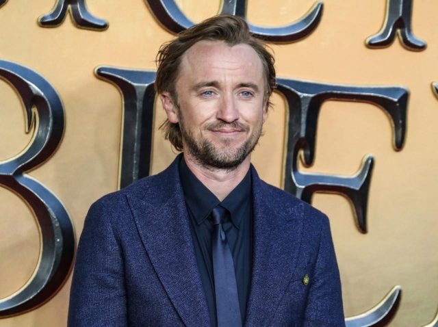 『ハリー・ポッター』のキャストは今でも仲良し！マルフォイ役が同級生&父と再会