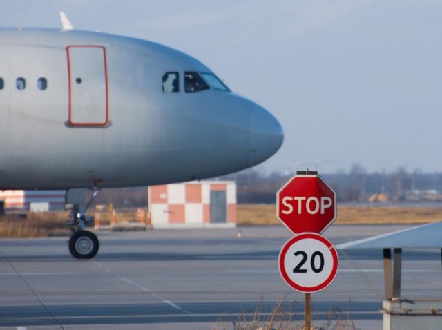 乗客の「おなら」が原因で飛行機がゲートへ引き返す